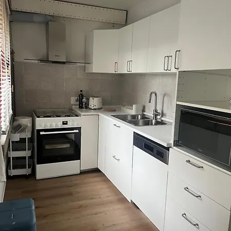 Daire - Terraced House With Direct Access To The